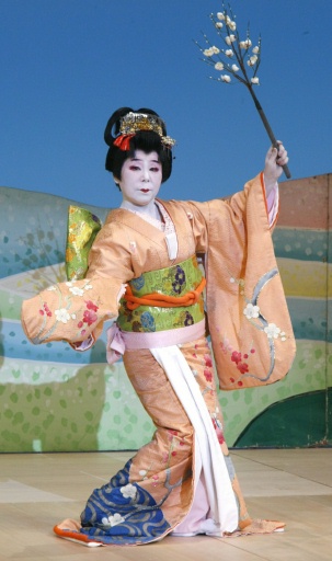 舞踊 大和楽「うぐいす」藤蔭美友喜(藤蔭文枝社中) 舞踊 大和楽「うぐいす」藤蔭美友喜(藤蔭文枝社中)