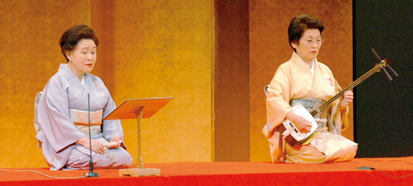 小唄「日吉さん」 花菱は満朝(左) 小唄「日吉さん」 花菱は満朝(左)