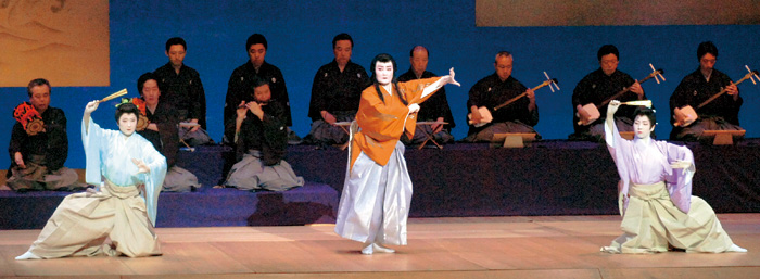 長唄「壇の浦」 二代目 藤間勘菊(中央) 長唄「壇の浦」 二代目 藤間勘菊(中央)